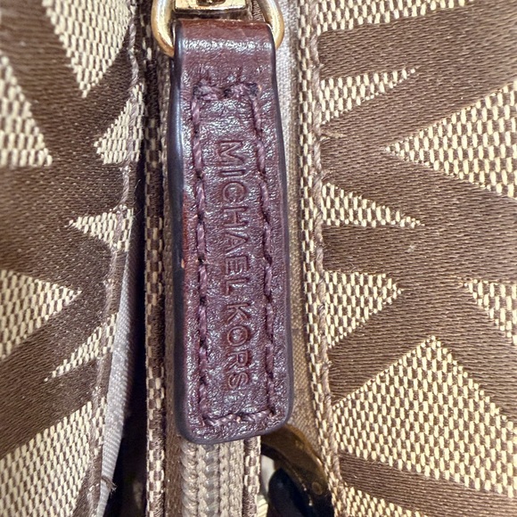 Michael Kors Tan and Brown Jet Set Tote/Shoulder Bag with Gold Hardware - Picture 9 of 10